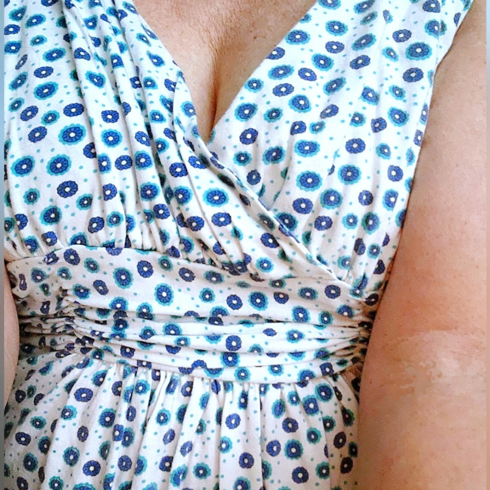 Sundance Babydoll Deep V-neck Ruched Top Blue and White M